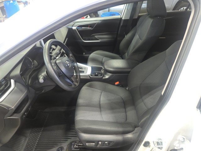 Used 2025 Toyota RAV4 XLE AWD/4WD image 20