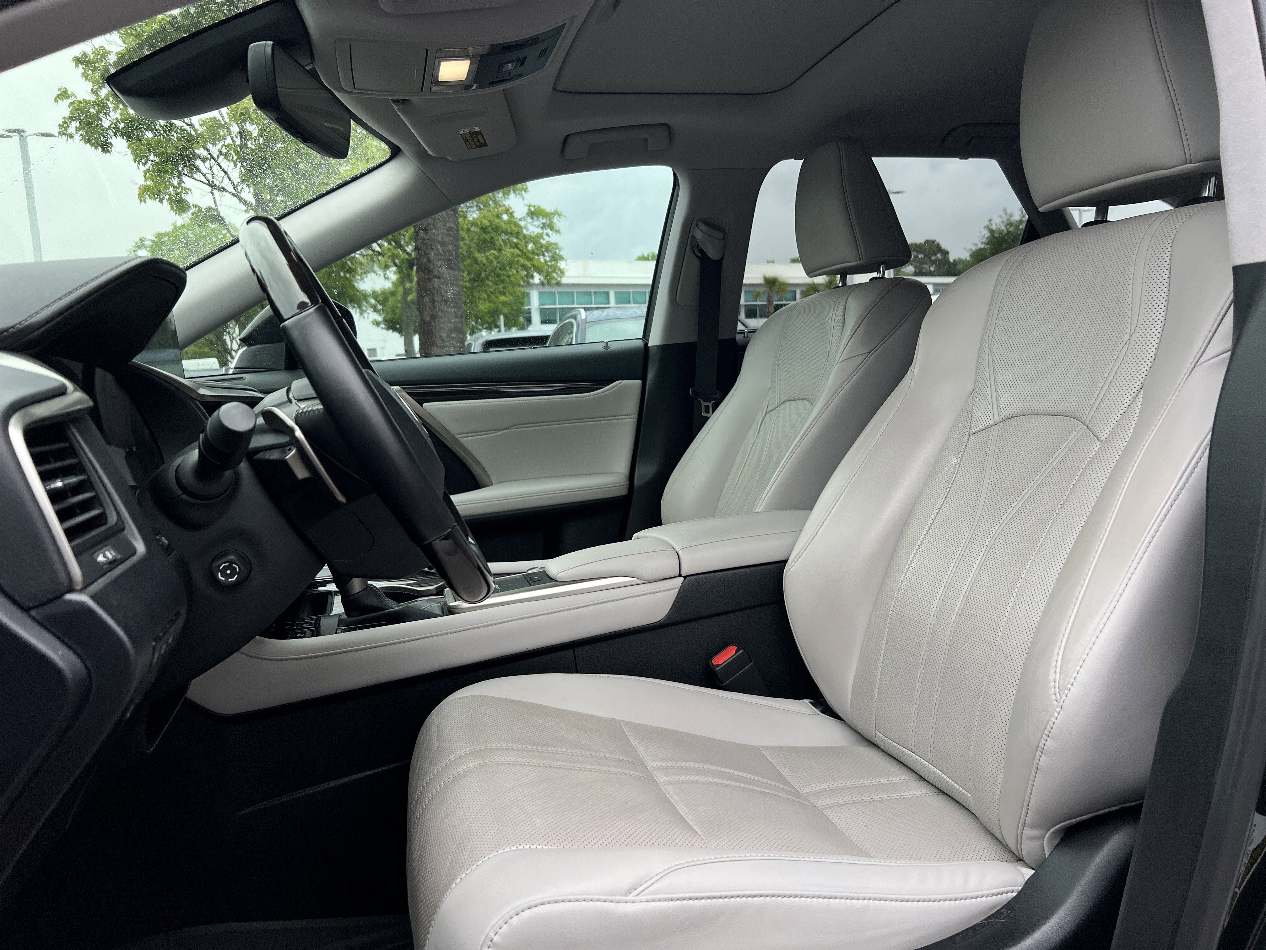 Used 2022 Lexus RX 350L Luxury w/ Accessory Package (Z1) FWD image 16
