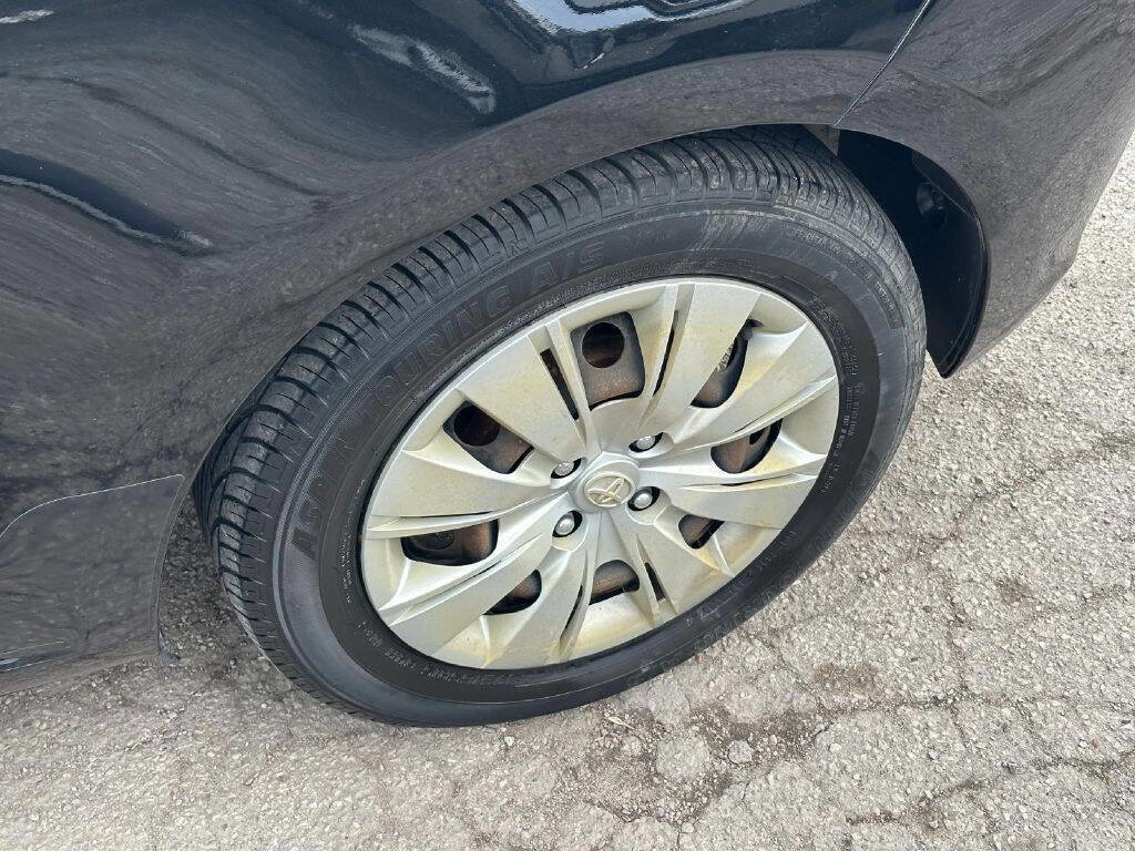 Used 2012 Toyota Yaris L image 20