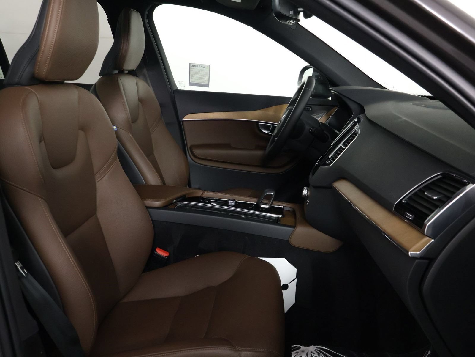 Certified 2024 Volvo XC90 T8 Plus w/ Protection Package Premier AWD/4WD image 29