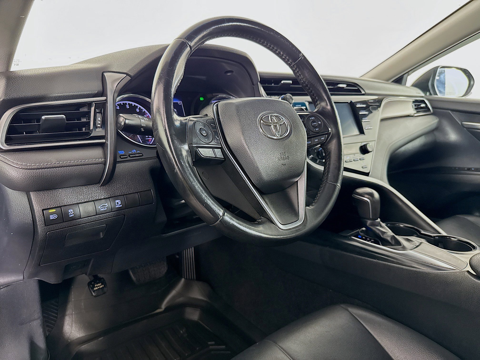 Used 2019 Toyota Camry SE FWD image 21