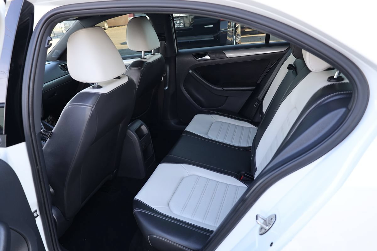 Used 2016 Volkswagen Jetta Sport FWD image 8