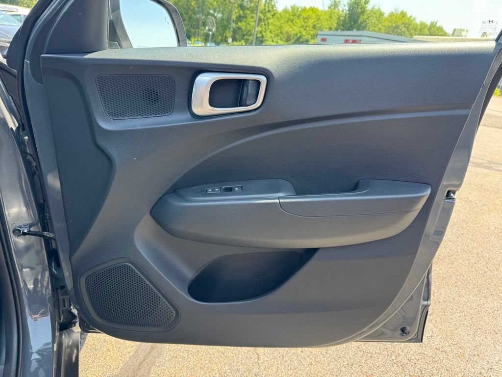 Used 2026 Hyundai Venue SEL FWD image 27