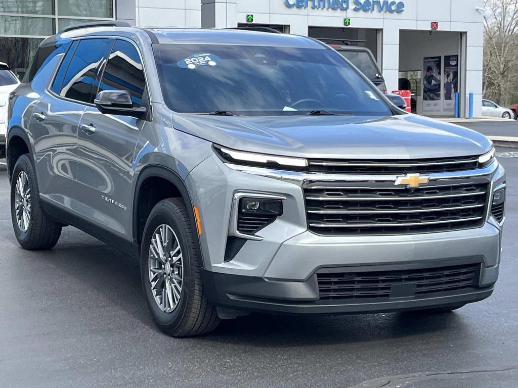 Certified 2024 Chevrolet Traverse LT FWD image 2