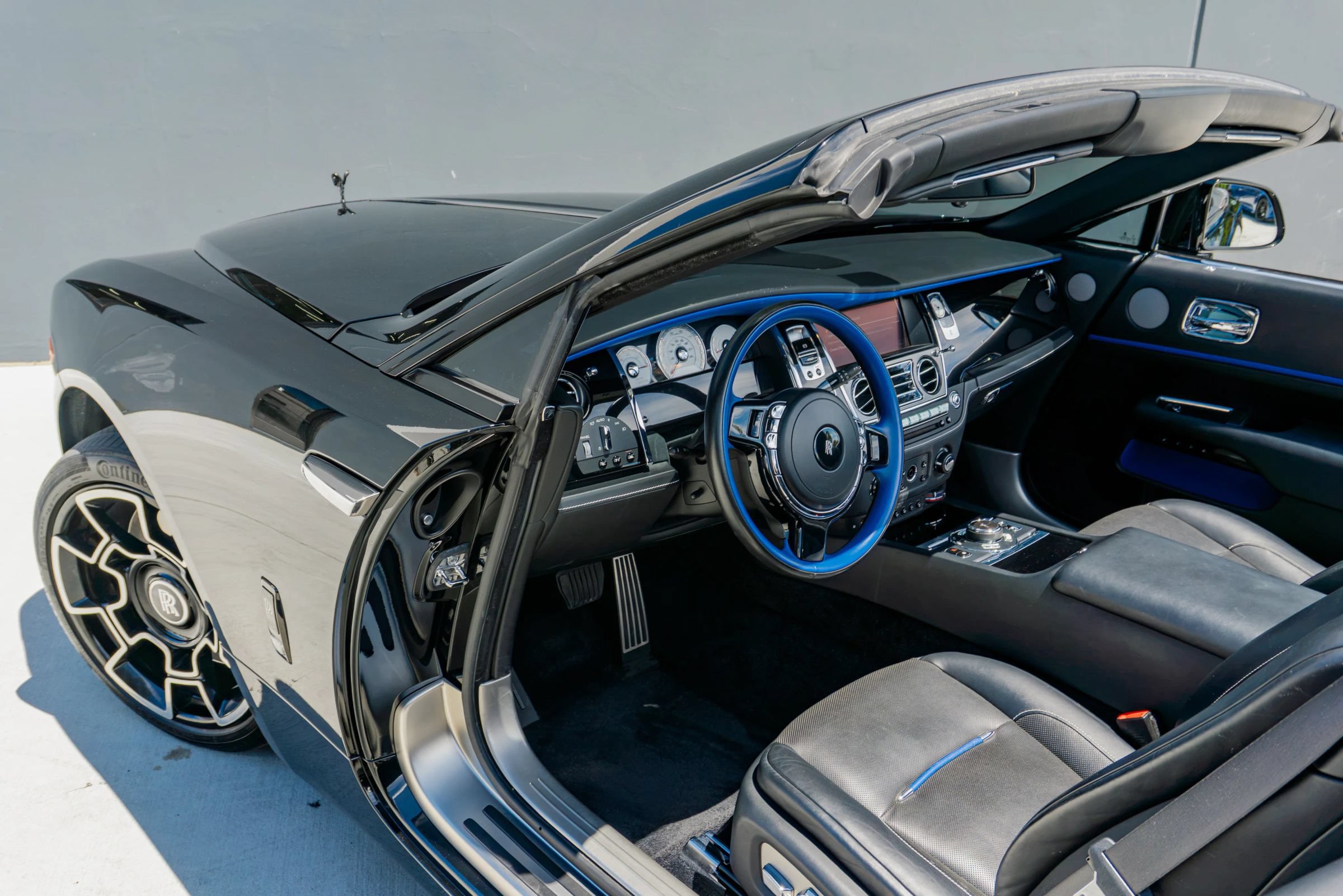 Used 2018 Rolls-Royce Dawn RWD image 74