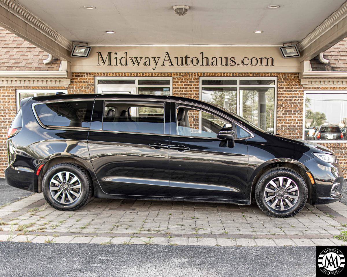 Used 2023 Chrysler Pacifica Touring-L FWD image 7