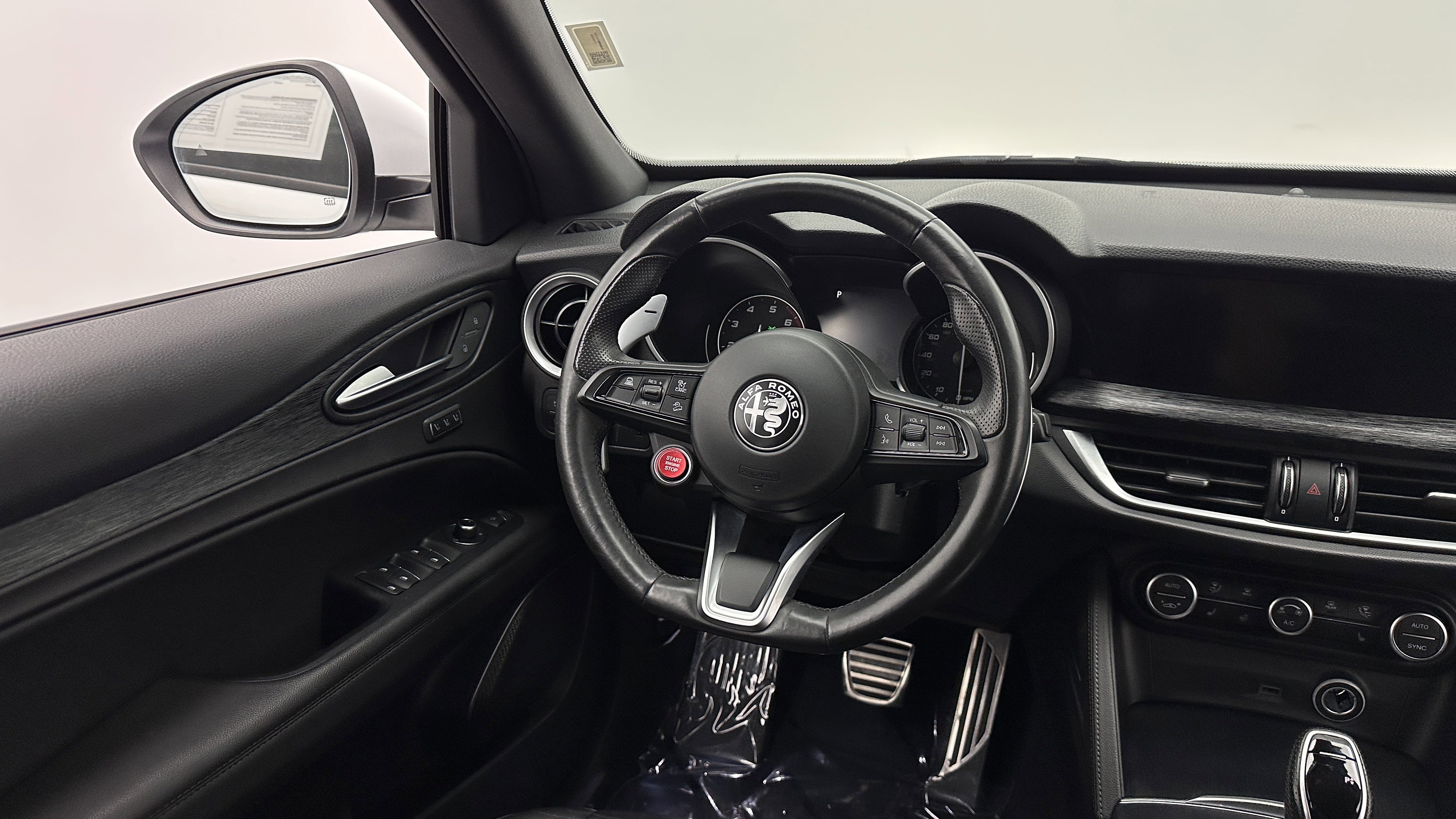 Used 2023 Alfa Romeo Stelvio Sprint RWD image 29