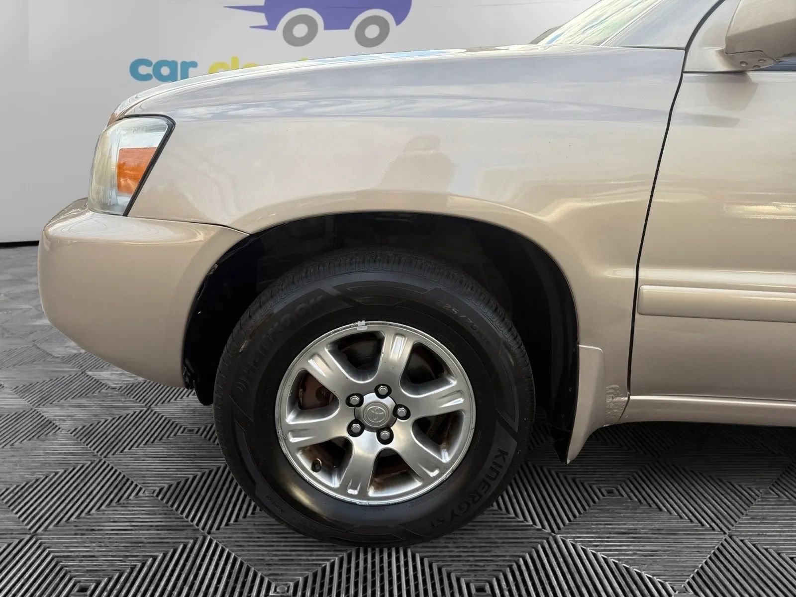 Used 2005 Toyota Highlander 4WD V6 w/ 3rd Row image 18