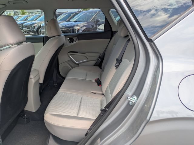 Used 2025 Kia Soul LX w/ LX Technology Package FWD image 13
