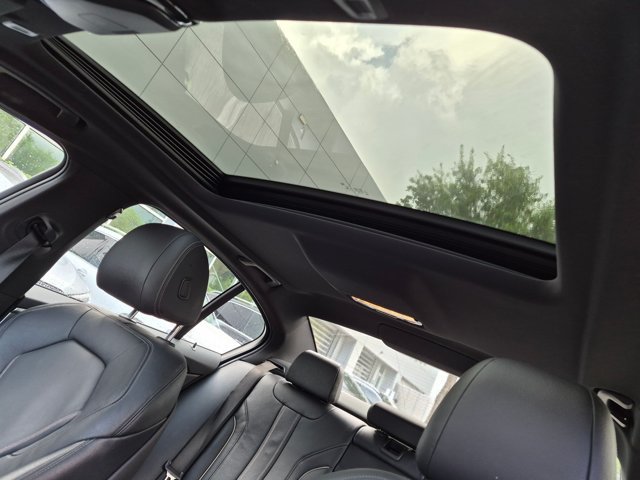 Used 2022 BMW 530i w/ M Sport Package RWD image 13