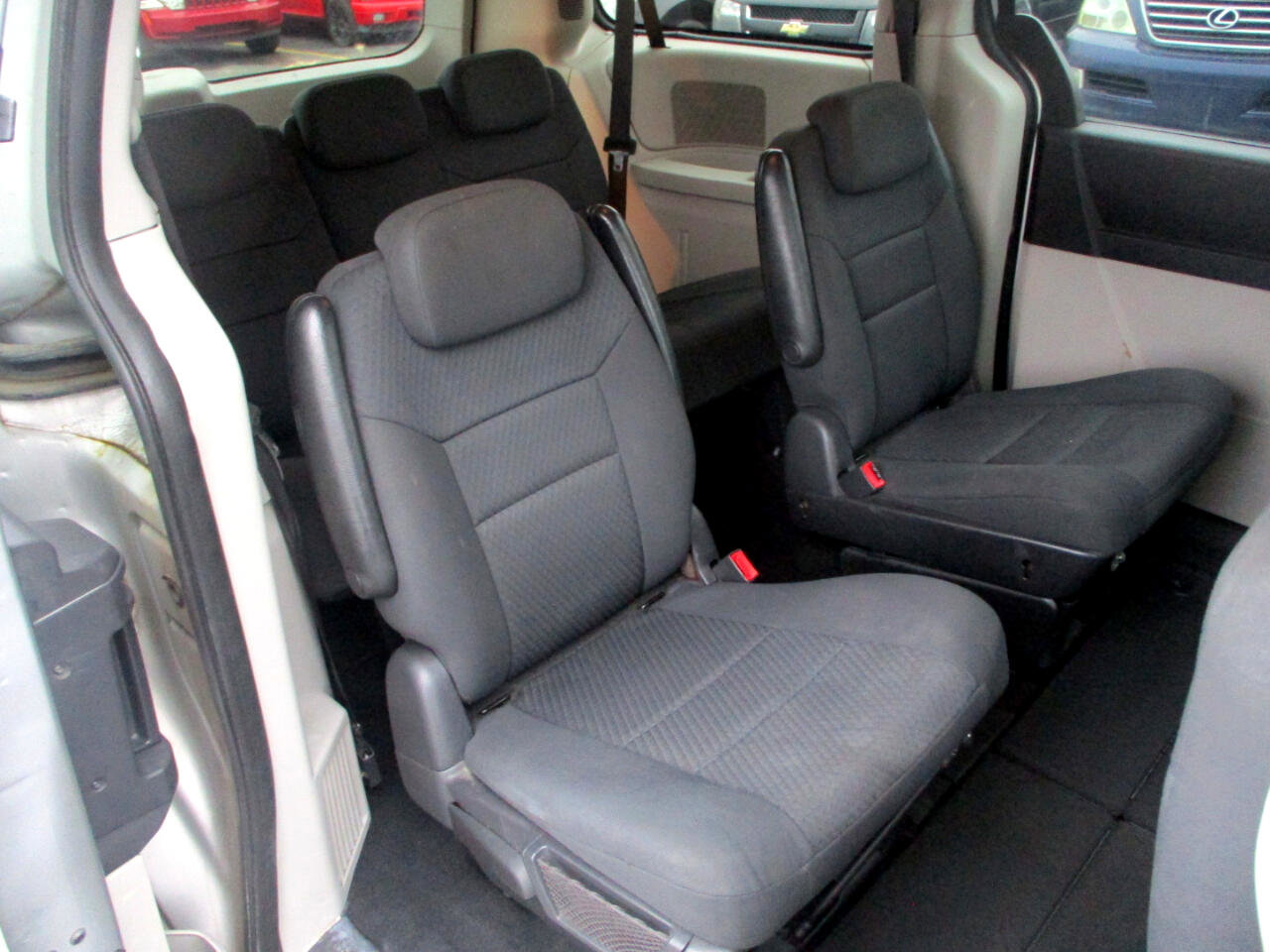 Used 2010 Dodge Grand Caravan SE image 8