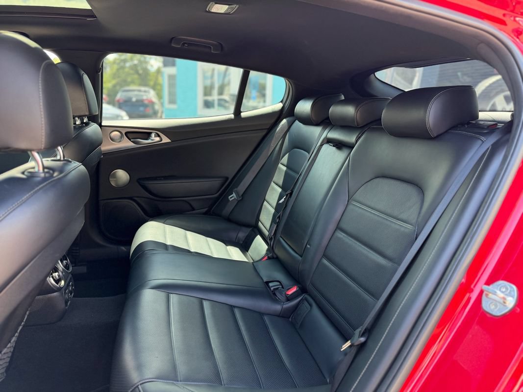 Used 2018 Kia Stinger GT2 RWD image 12