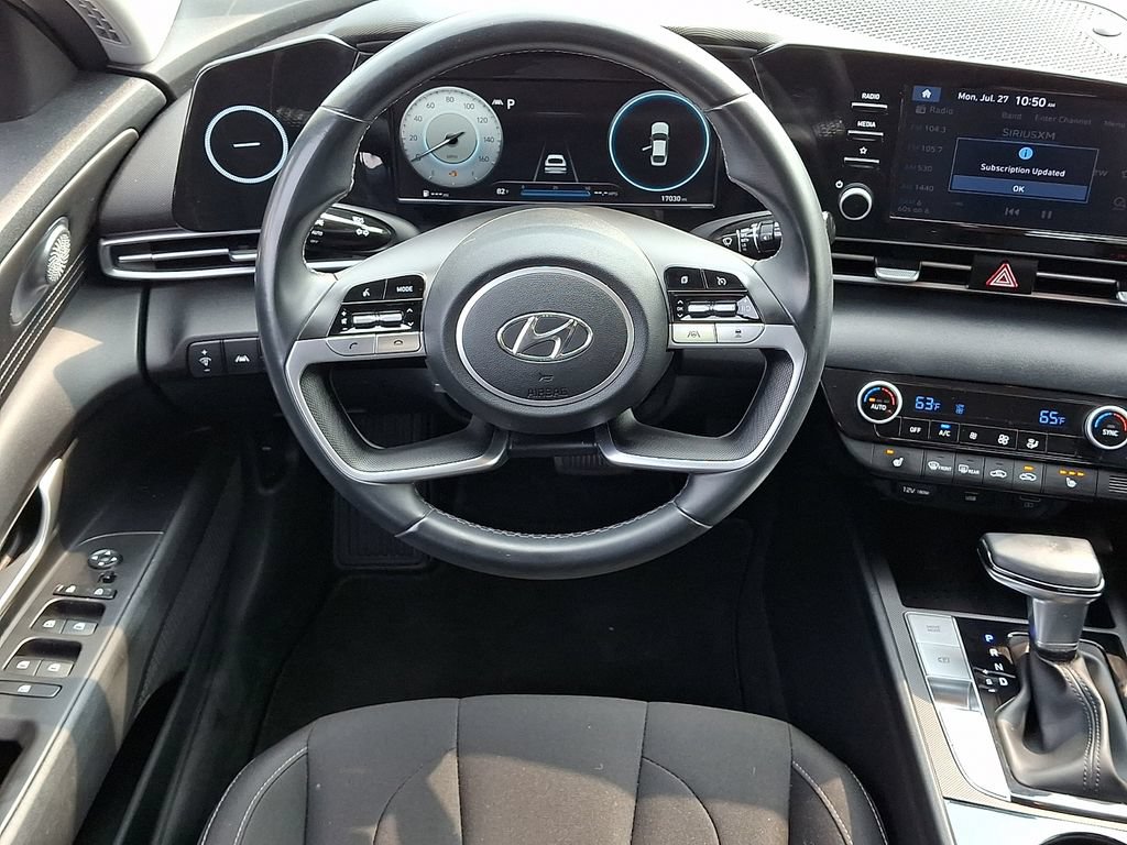 Used 2021 Hyundai Elantra SEL w/ Convenience Package FWD image 2