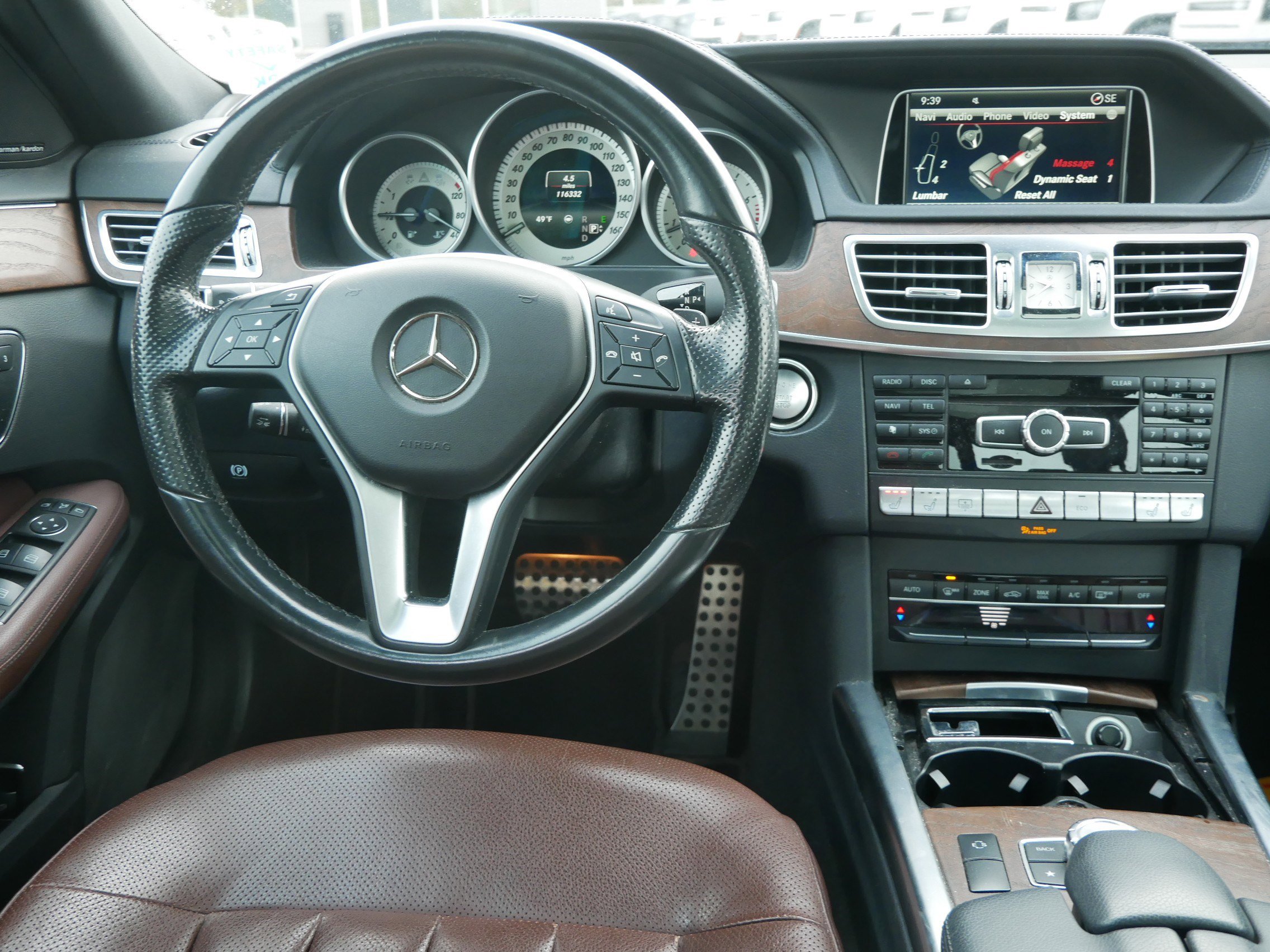 Used 2015 Mercedes-Benz E 400 4MATIC Sedan image 19