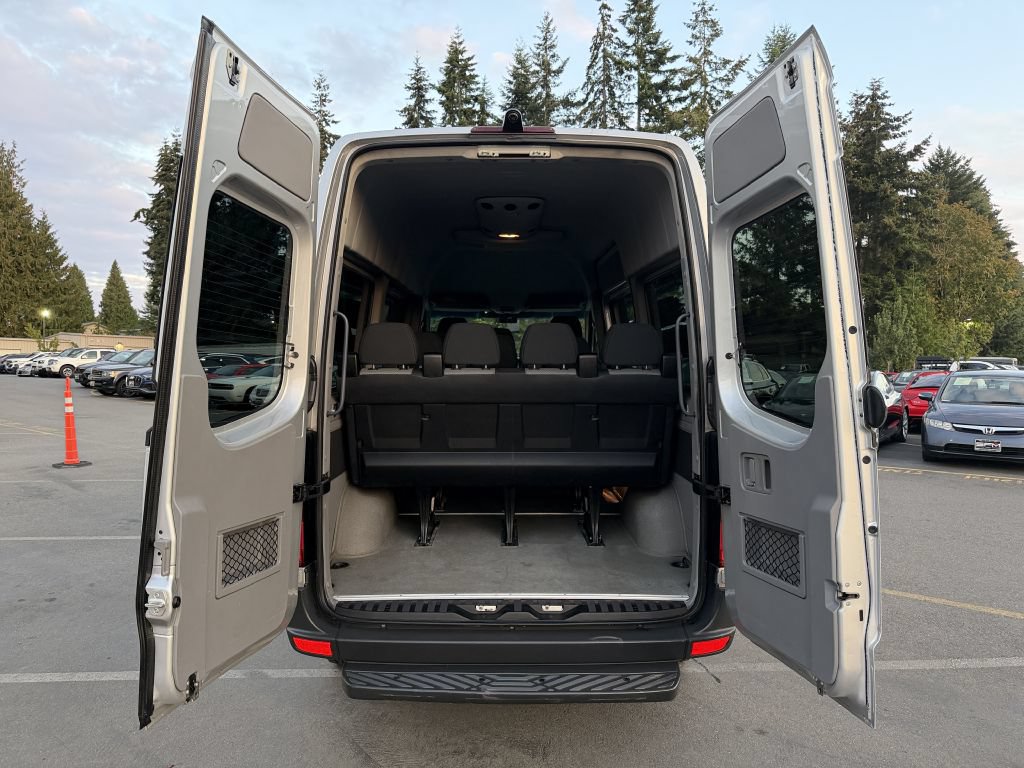 Used 2009 Freightliner Sprinter 2500 RWD image 26