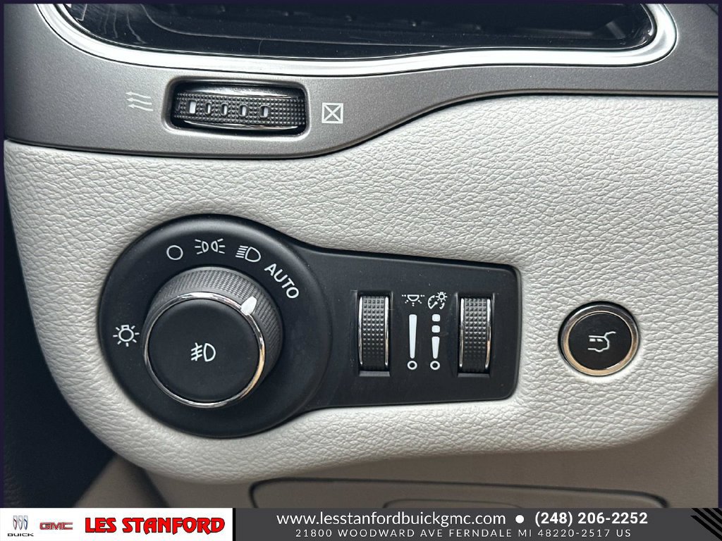 Used 2022 Jeep Cherokee Limited AWD/4WD image 28
