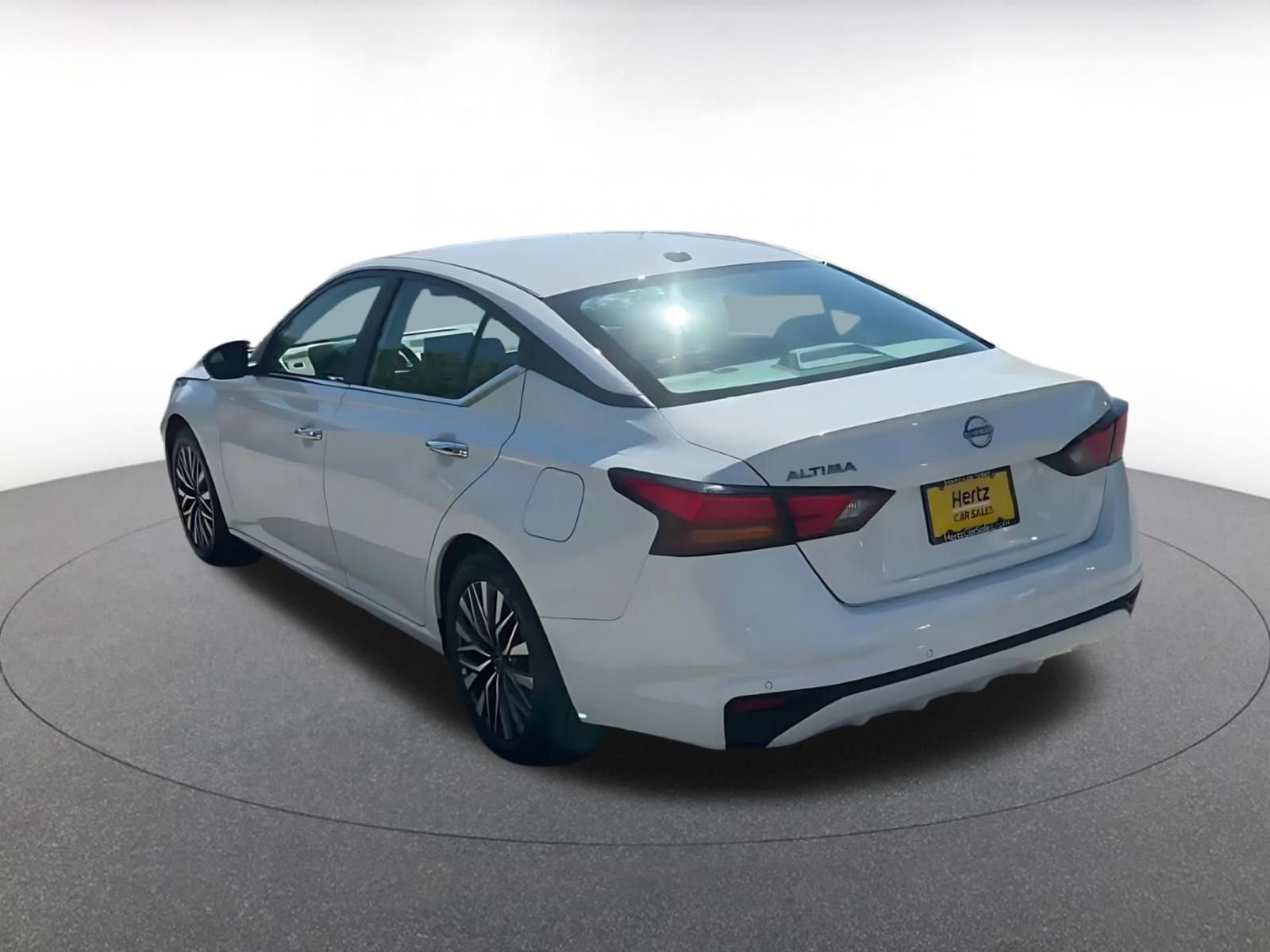Used 2025 Nissan Altima 2.5 SV FWD image 11