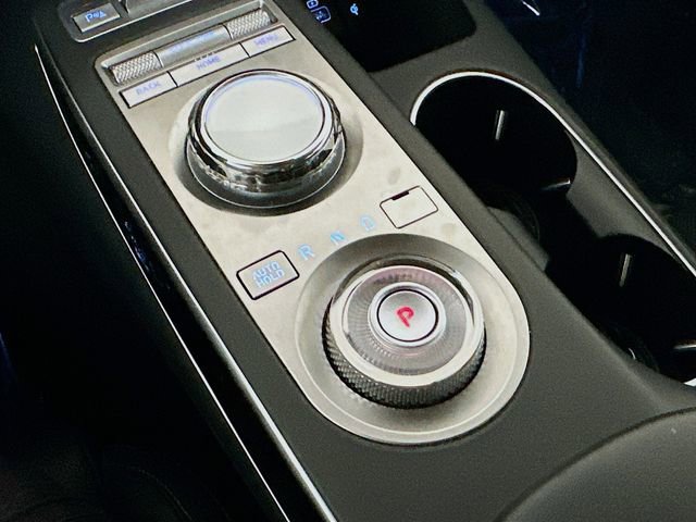 Used 2025 Genesis GV70 2.5T AWD/4WD image 18