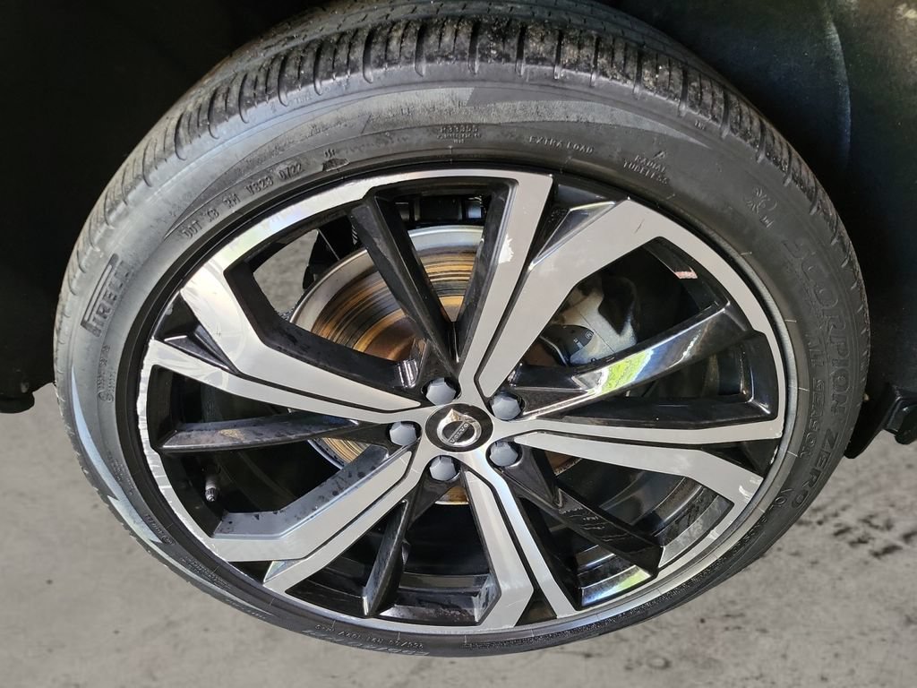 Used 2022 Volvo XC60 B6 R-Design w/ Advanced Package AWD/4WD image 12
