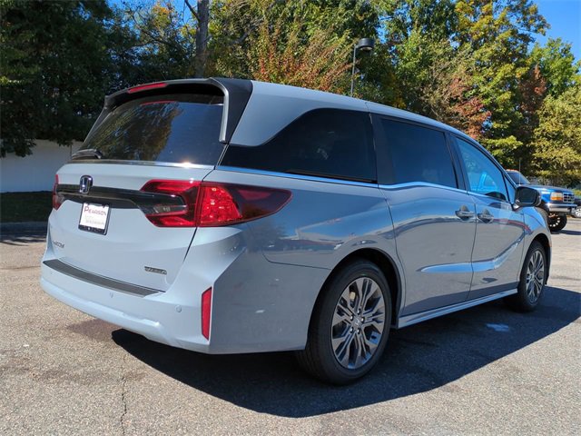 New 2026 Honda Odyssey Touring image 4