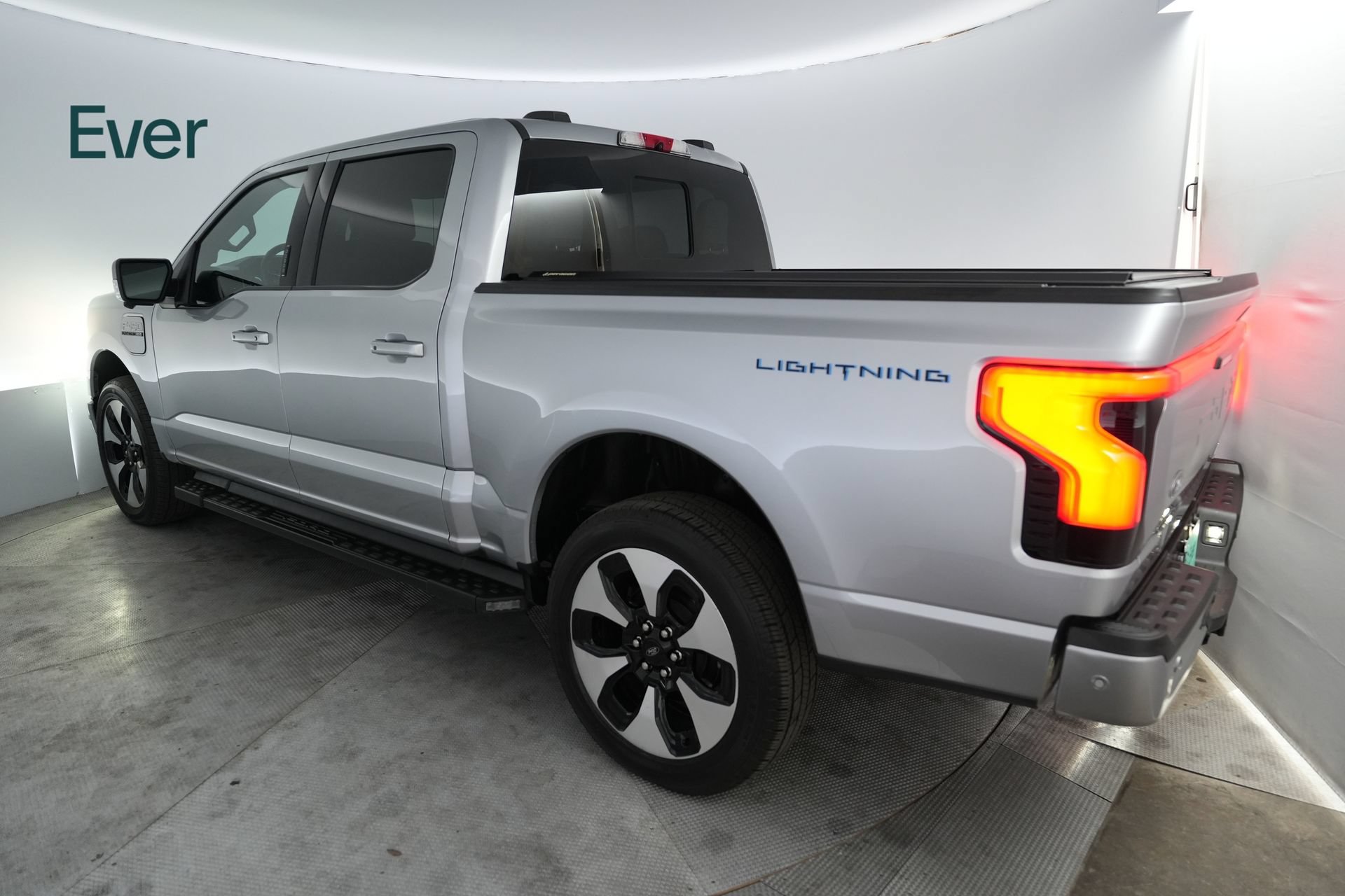 Used 2023 Ford F150 Lightning Platinum AWD/4WD image 3