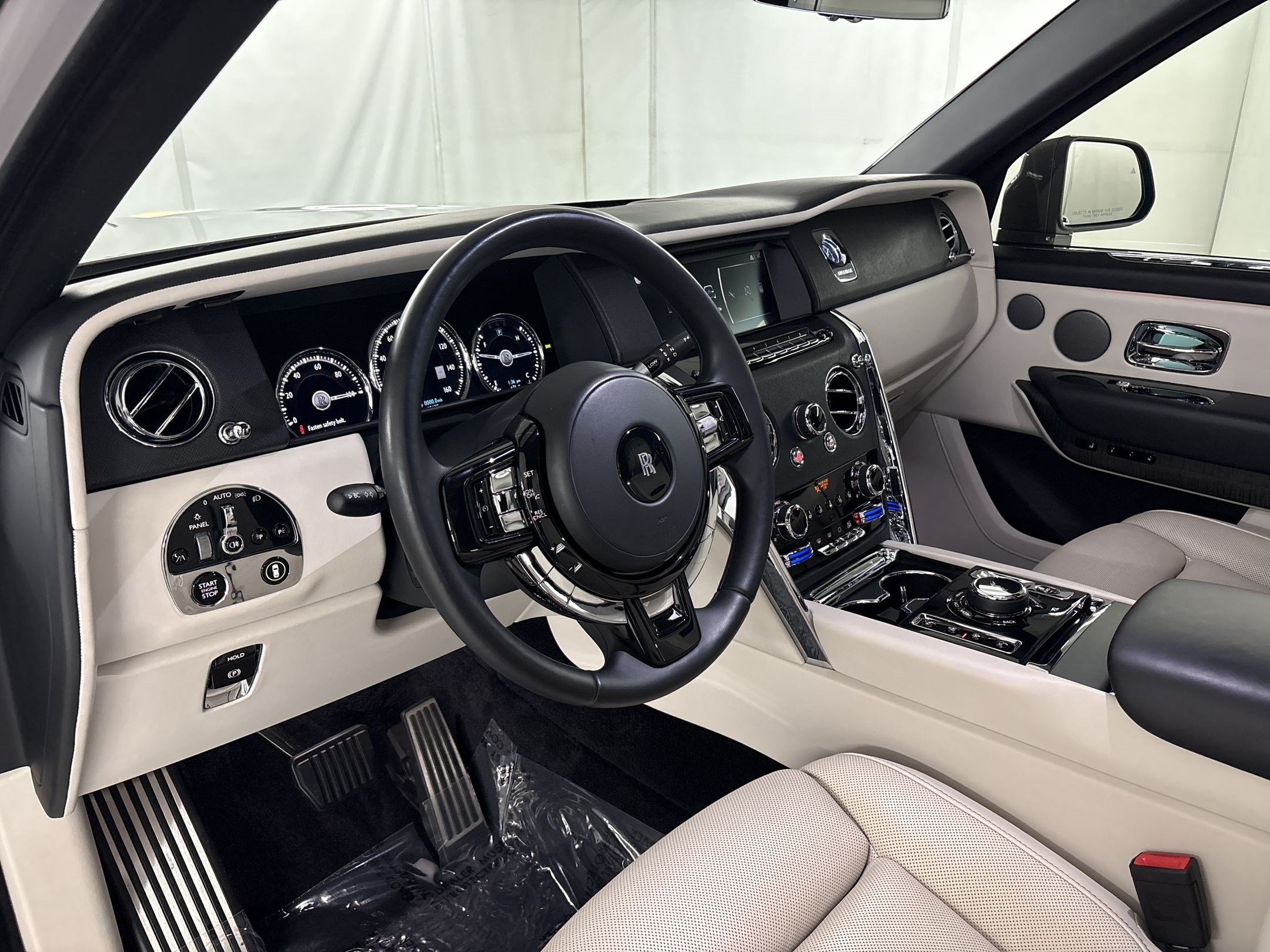 Used 2021 Rolls-Royce Cullinan AWD/4WD image 4
