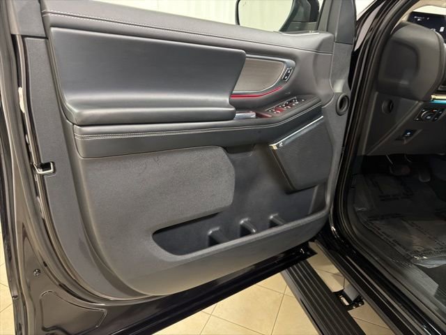 Used 2025 Ford Expedition Platinum AWD/4WD image 9