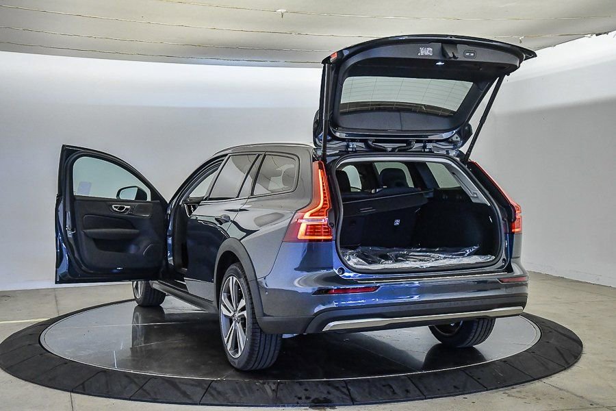 New 2026 Volvo V60 B5 Cross Country Plus w/ Climate Package image 26
