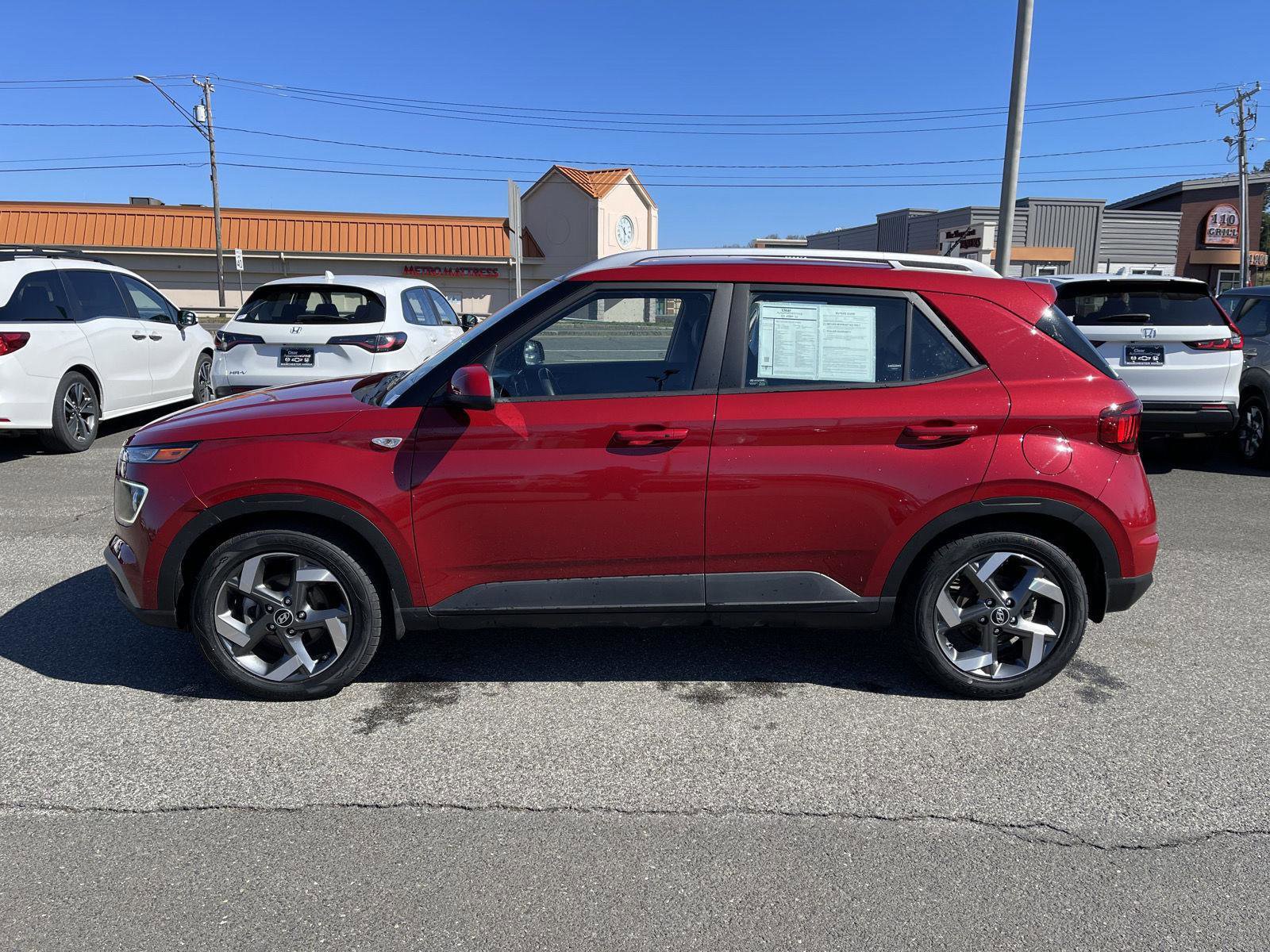 Used 2023 Hyundai Venue Limited image 18