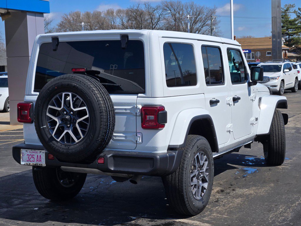 Used 2025 Jeep Wrangler Sahara image 11