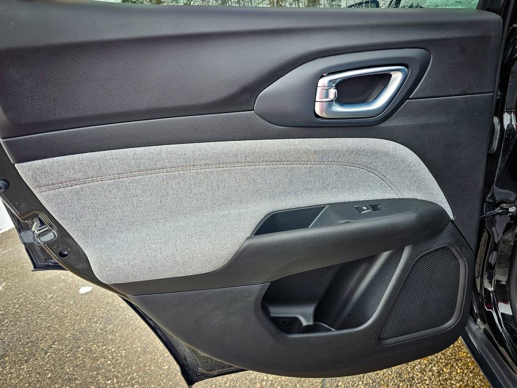 Used 2024 Jeep Compass Latitude image 29