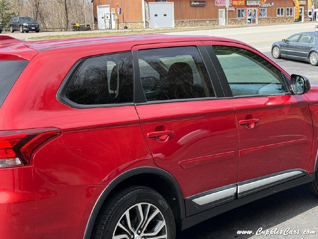 Used 2017 Mitsubishi Outlander ES AWD/4WD image 48