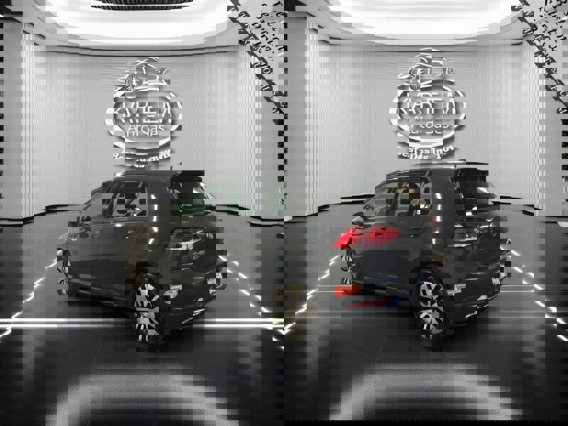 Used 2017 Volkswagen e-Golf SE w/ DC Fast Charging Package image 7