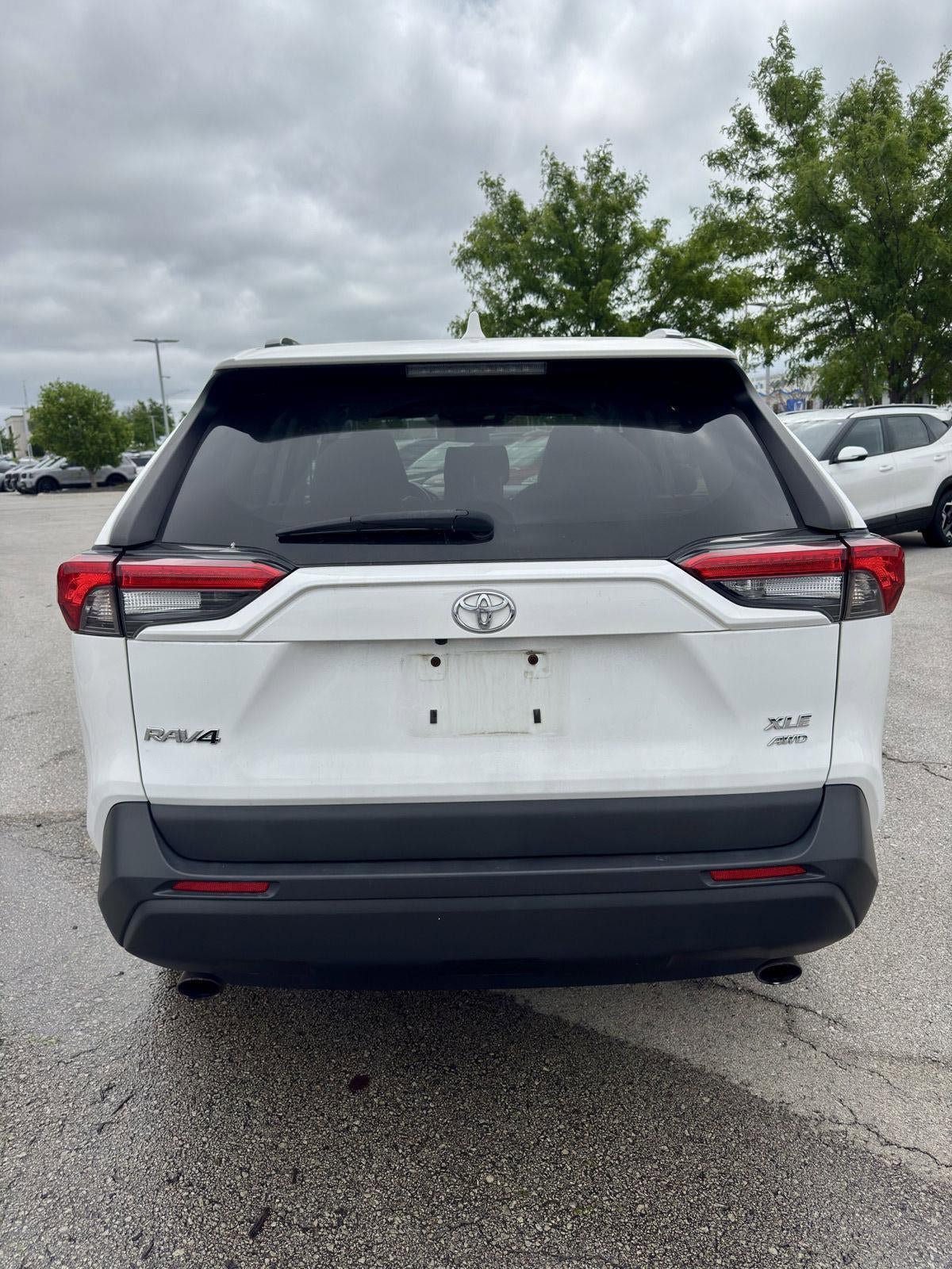 Used 2019 Toyota RAV4 XLE Premium AWD/4WD image 4