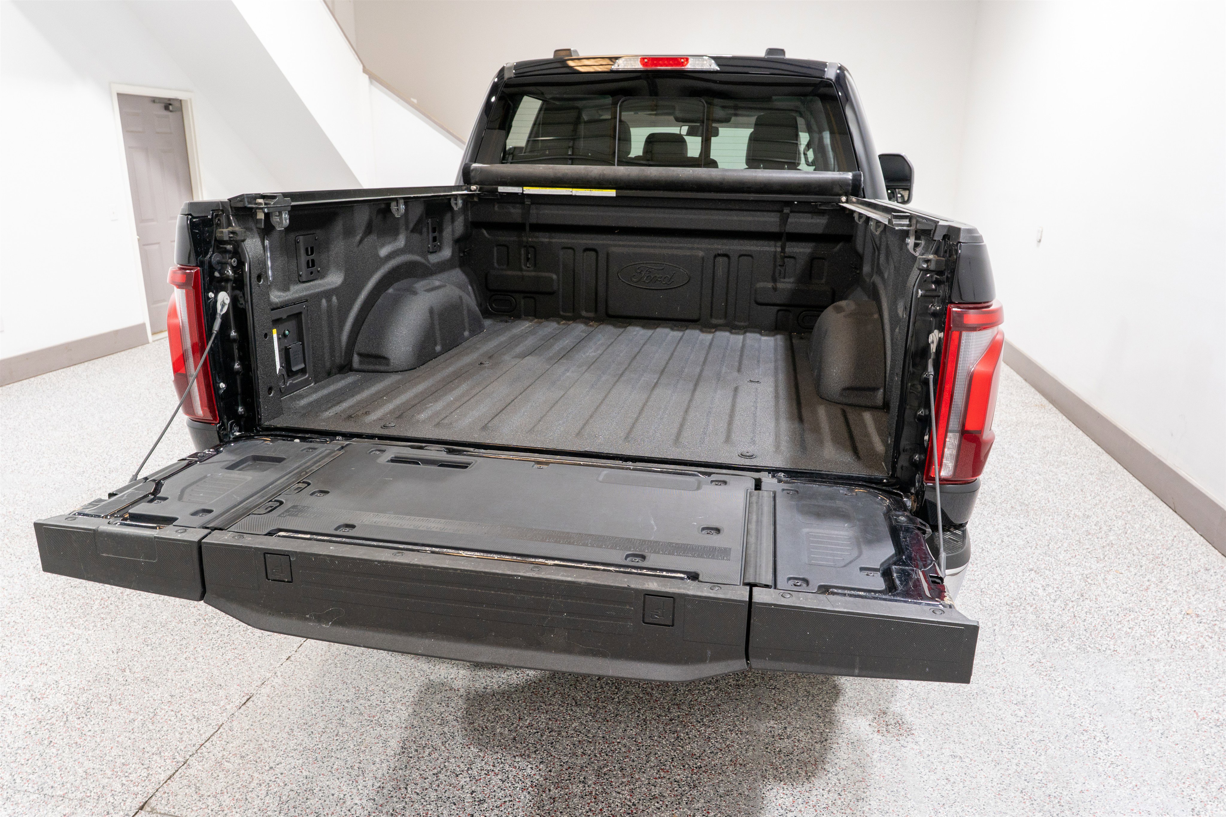 Used 2024 Ford F150 Lariat w/ Bed Utility Package AWD/4WD image 12