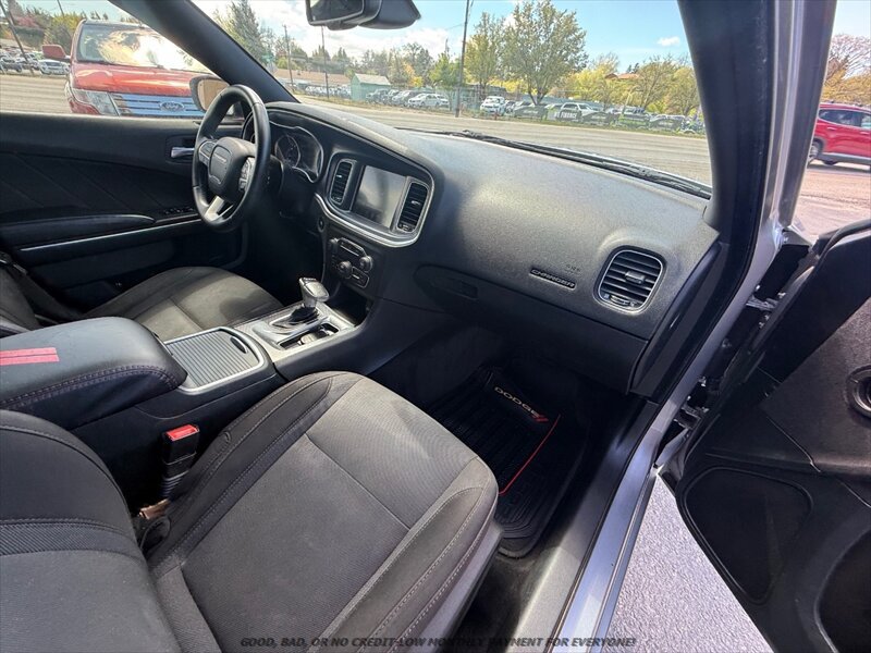 Used 2015 Dodge Charger SXT RWD image 17