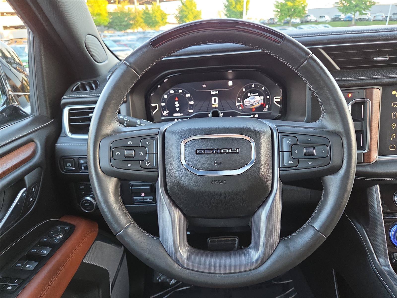 Used 2023 GMC Yukon XL Denali Ultimate AWD/4WD image 15