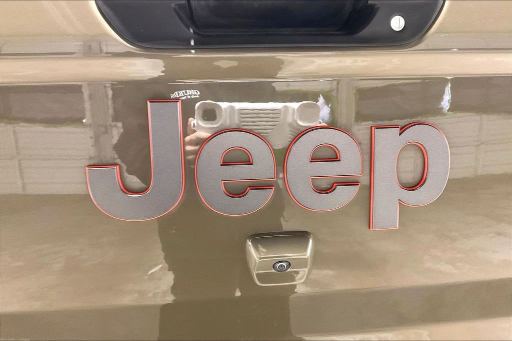 Used 2020 Jeep Gladiator Mojave w/ Trailer Tow Package image 36