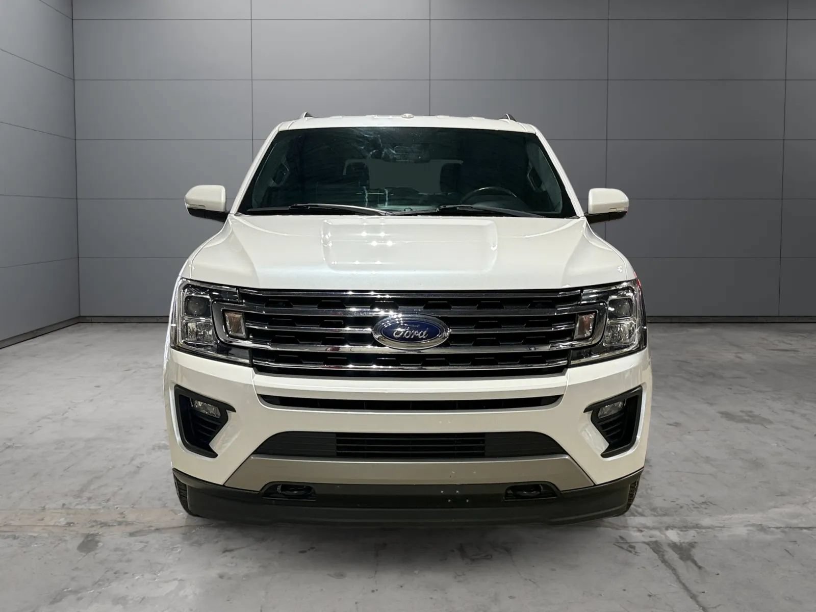 Used 2018 Ford Expedition XLT AWD/4WD image 2