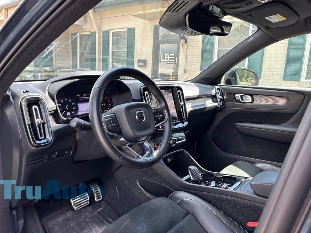 Used 2022 Volvo XC40 T5 R-Design w/ Advanced Package AWD/4WD image 26