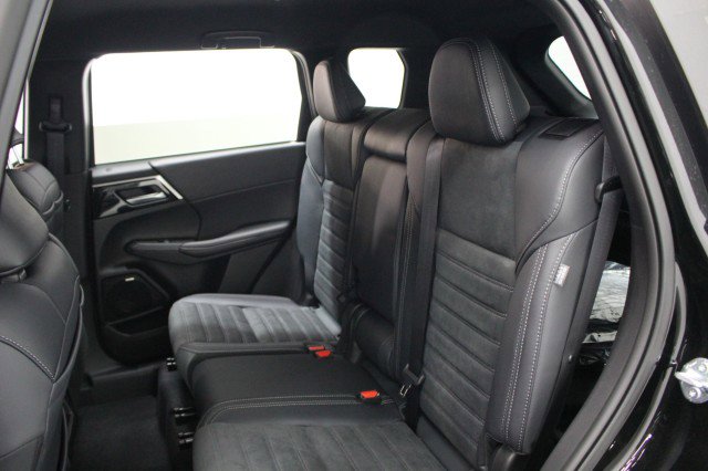 New 2026 Mitsubishi Outlander LE FWD image 25