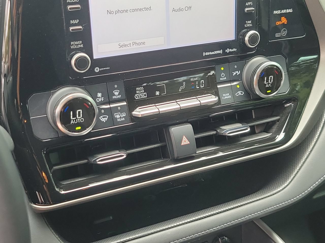 Used 2022 Toyota Highlander LE FWD image 27