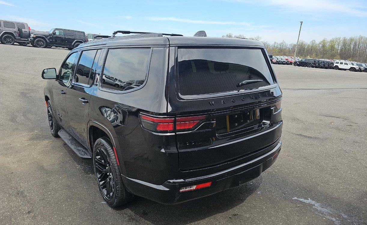 Used 2024 Jeep Wagoneer Series II AWD/4WD image 6