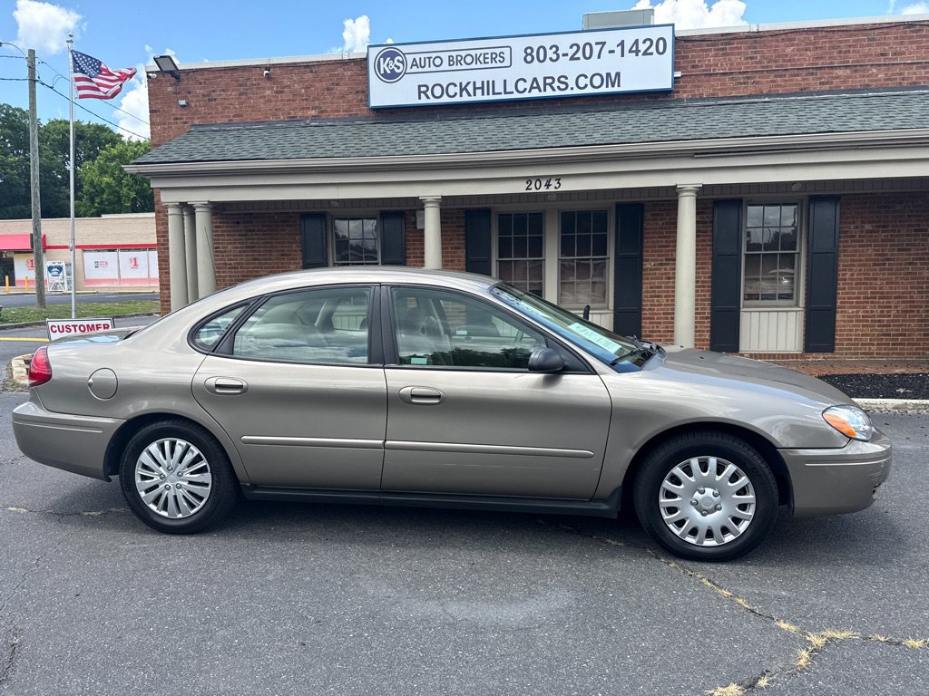 Used 2007 Ford Taurus SE FWD image 4
