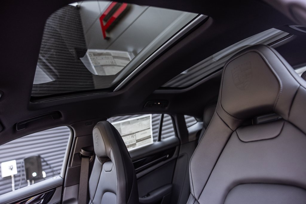 Used 2025 Porsche Panamera image 20