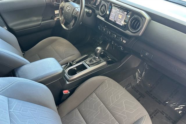 Used 2018 Toyota Tacoma TRD Off-Road w/ Technology Package AWD/4WD image 17