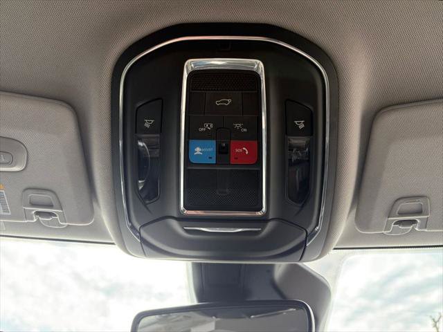 Certified 2023 Jeep Grand Cherokee Limited AWD/4WD image 17