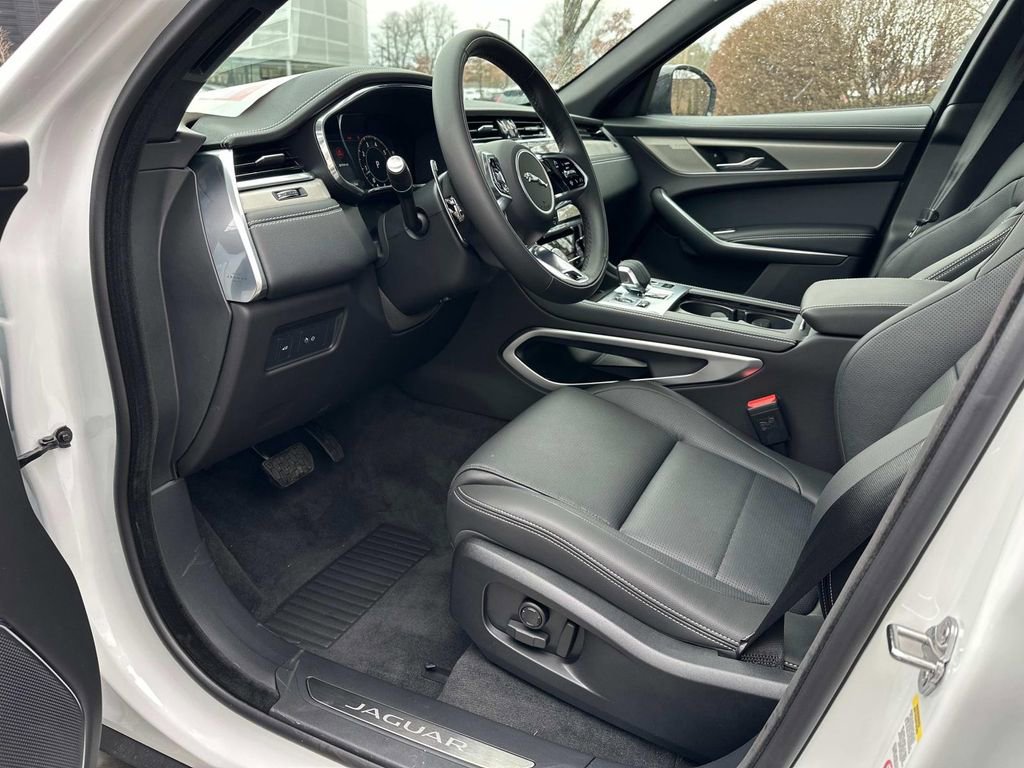 New 2025 Jaguar F-PACE R-Dynamic S image 11
