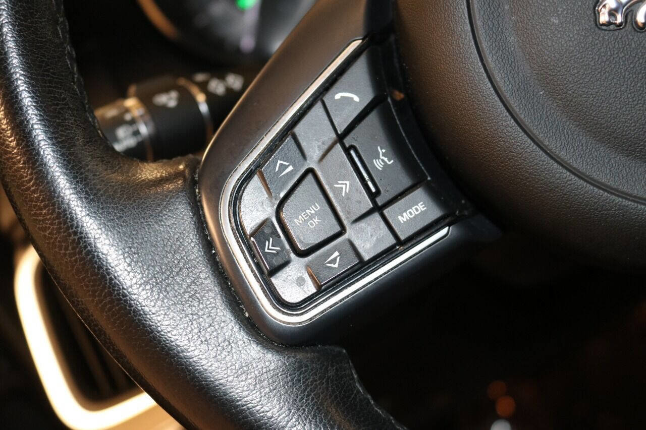 Used 2020 Jaguar E-PACE SE image 49