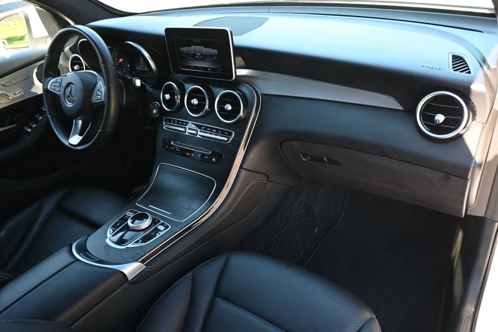 Used 2019 Mercedes-Benz GLC 300 4MATIC image 10